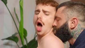 Str8togay.com: Bear Ryan Jacobs being pounded by Markus Kage