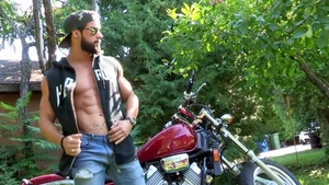 Maskurbate: Beautiful biker likes private raw sex outside